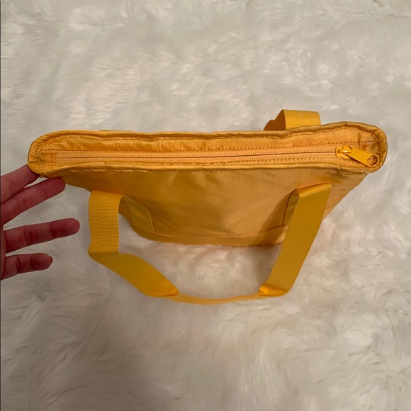 🌻Victoria’s Secret Pink - Cooler Tote Yellow🌻 Beach or Spring Break Ready - Picture 7 of 7